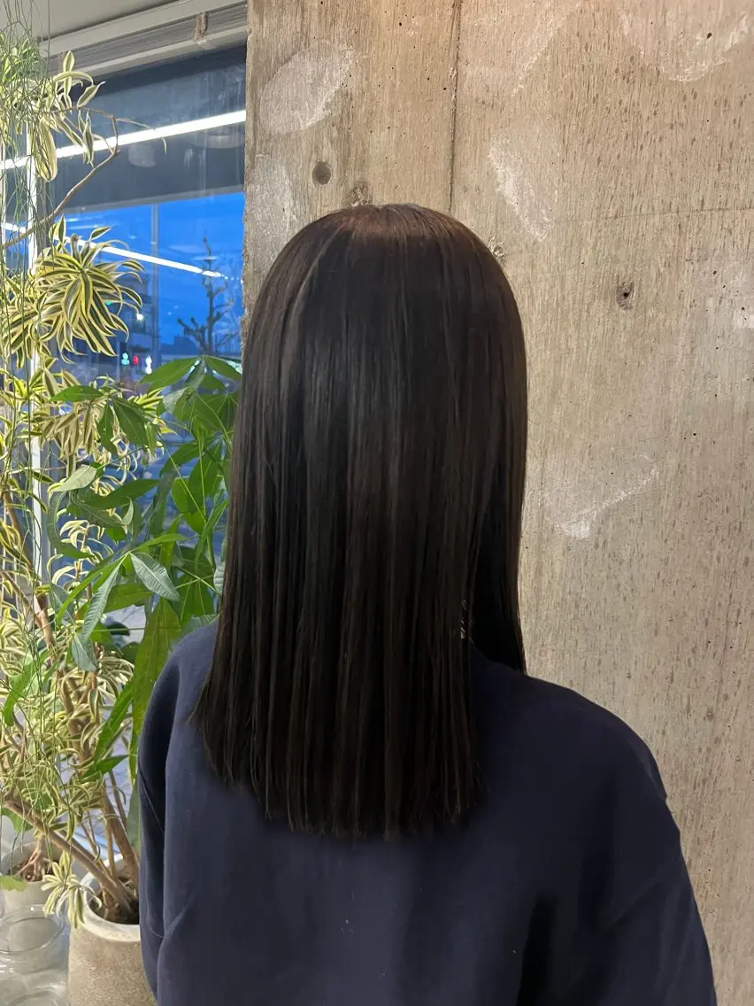 セミロング カラー 透明感カラー オリーブカラー piilo/ 岩花梨乃のヘアスタイル