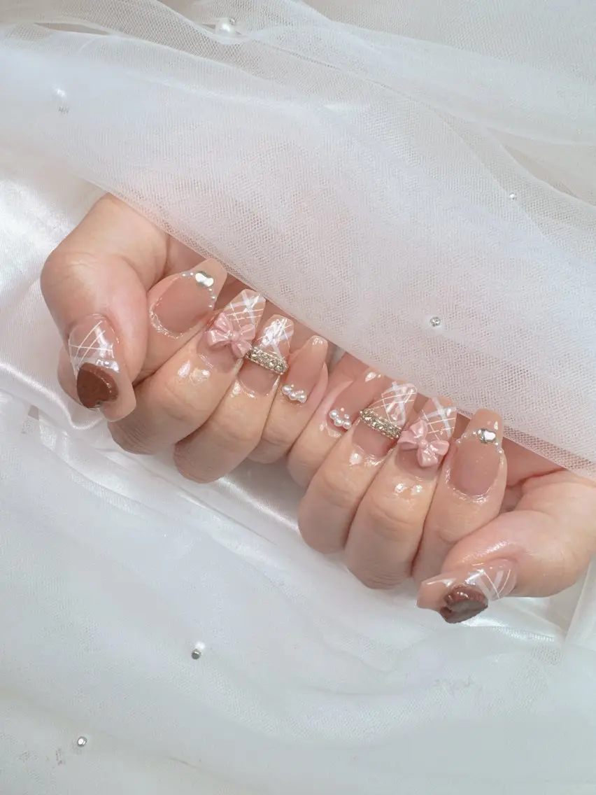 ネイル アートネイル フレンチネイル ジェルネイル ガラスフレンチ マグネットネイル ハンドネイル Queeens nailのネイルデザイン