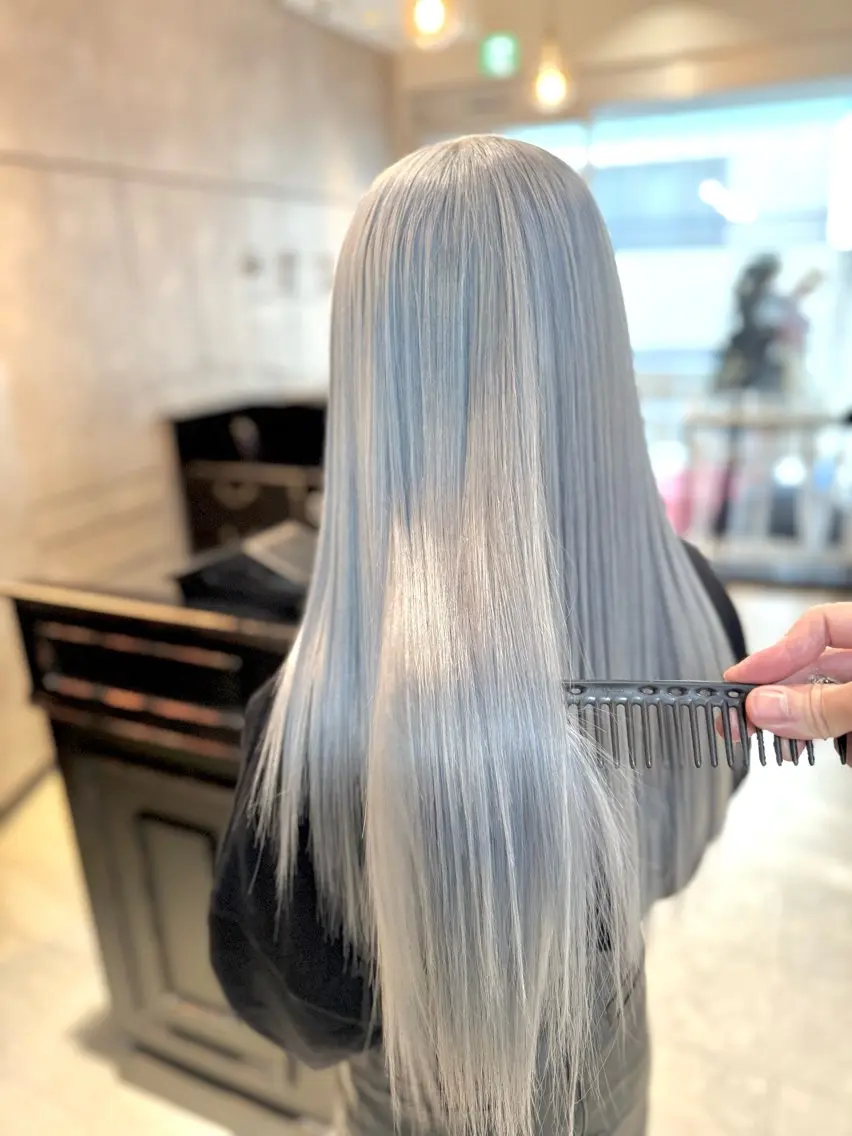 ロング カラー 🎀ハイトーン・艶 カラー HANA🎀のヘアスタイル