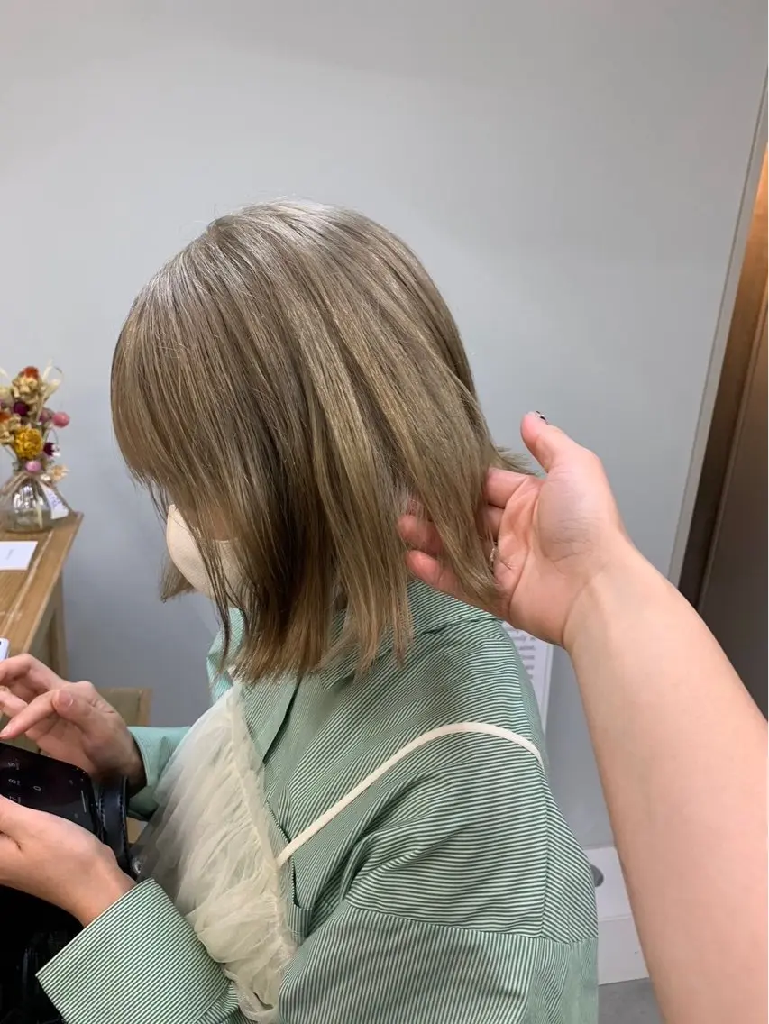 ミディアム カラー ベージュカラー ホワイトベージュ カット …a みおのヘアスタイル