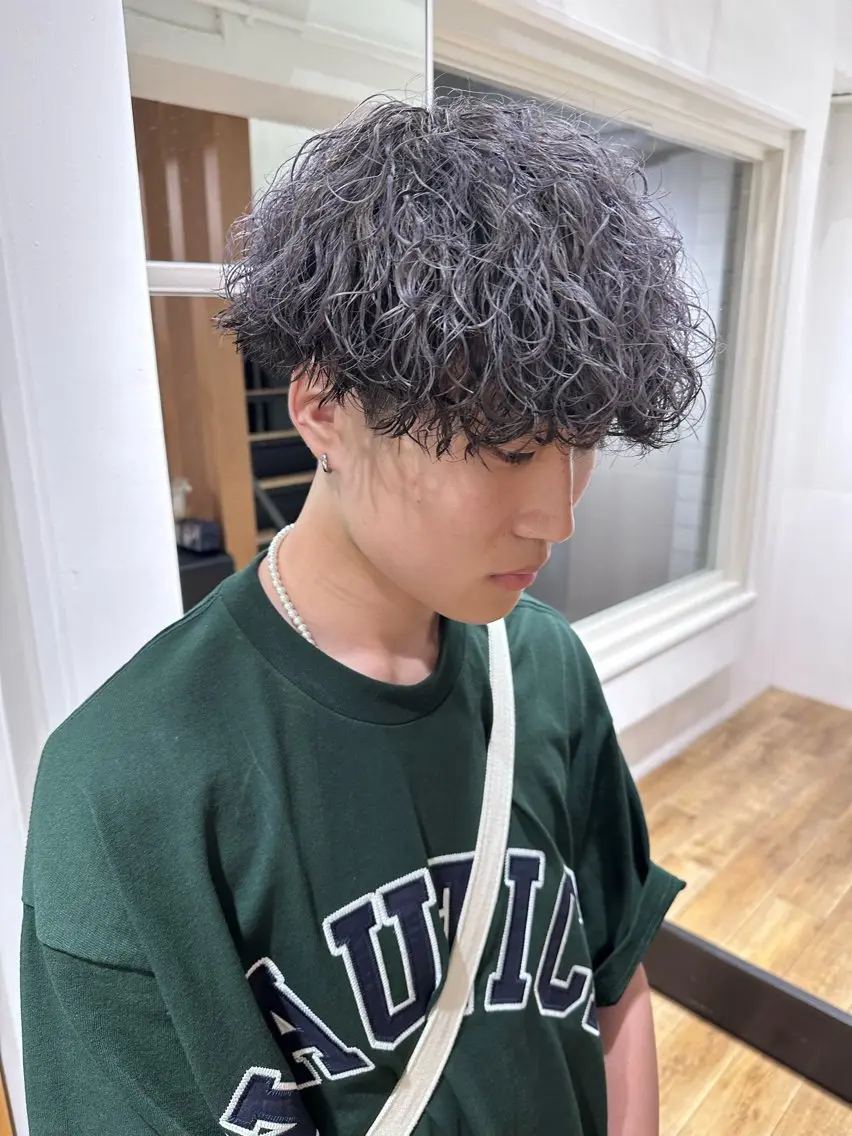 ミディアム カラー パーマ ヘアアレンジ メンズ ミディアムパーマ メンズパーマ 波巻きパーマ 竹内 奨のヘアスタイル