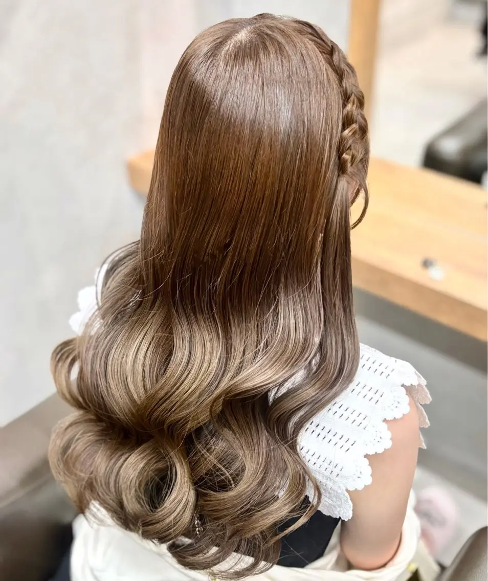 ロング カラー ベージュカラー ブリーチ ダブルカラー ヘーゼル ブリーチなしカラー ヘアカラー うる艶カラー 顔周りカット♡ikuのヘアスタイル