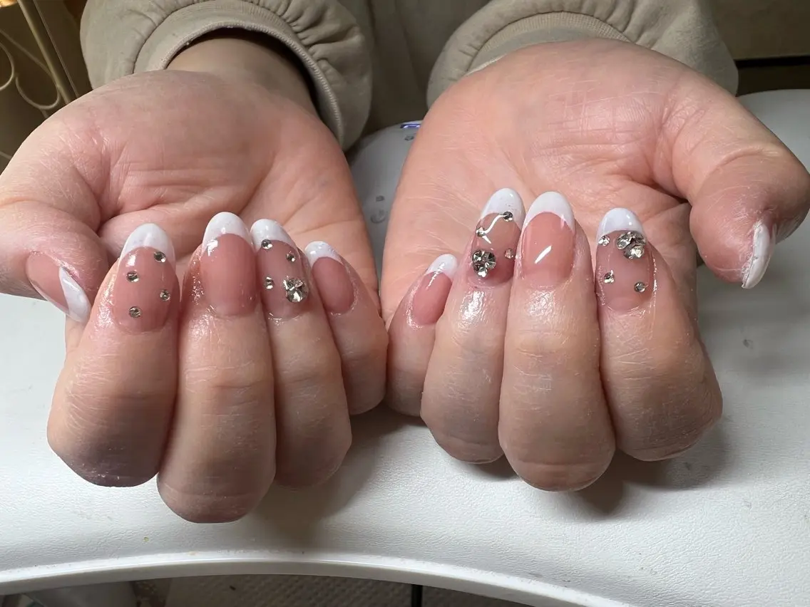 ネイル フレンチネイル ストーンネイル Nailsalon Rのネイルデザイン