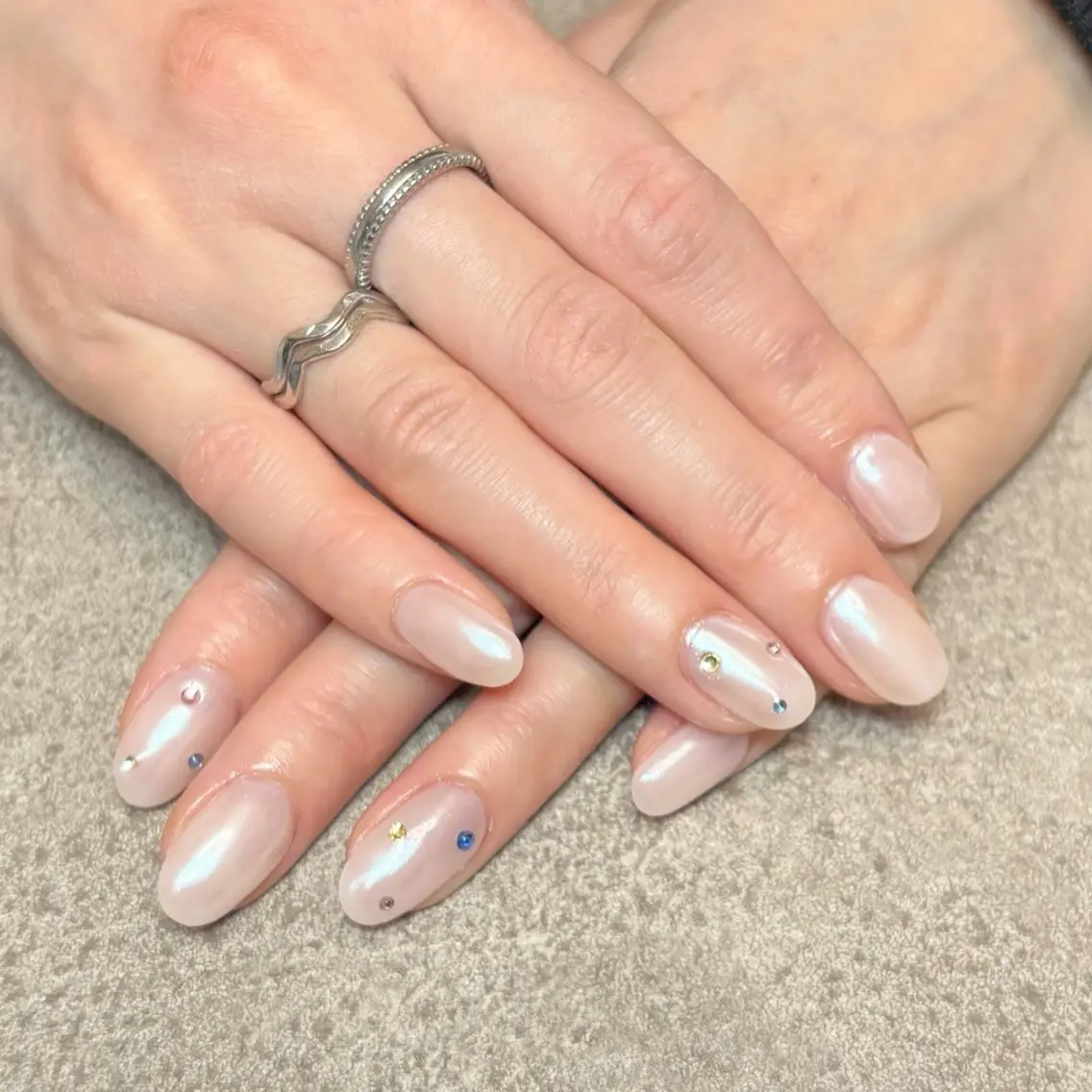 ネイル ミラーネイル ホワイト ハンドネイル nailroom DIASOMNIAのネイルデザイン