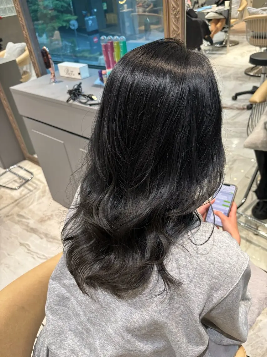 ロング カラー ヘアカラー トリートメント 顔周り\エクステ\ 透明感カラー\まりんのヘアスタイル
