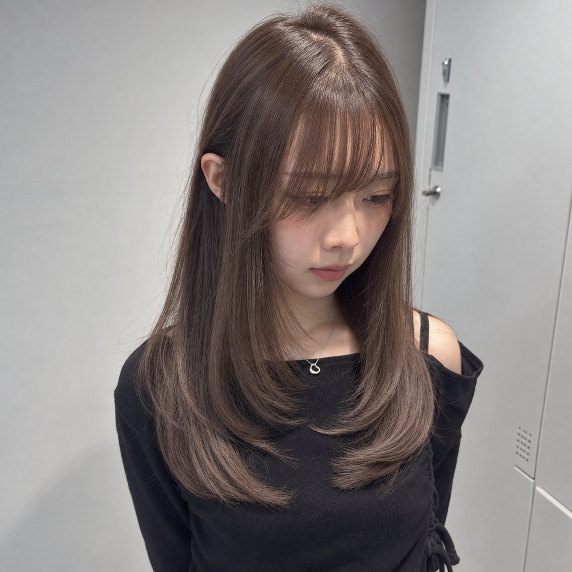 セミロング レイヤー✖️グレー ジュSOGO🩶のヘアスタイル