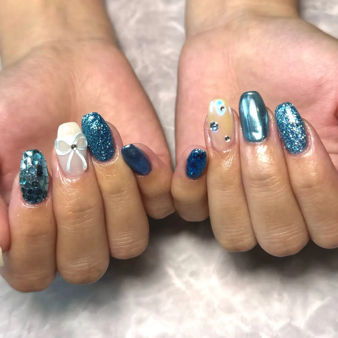 ネイル オーロラネイル キラキラネイル ミラーネイル ぷっくりネイル リボン ハンドネイル lillion karenのネイルデザイン