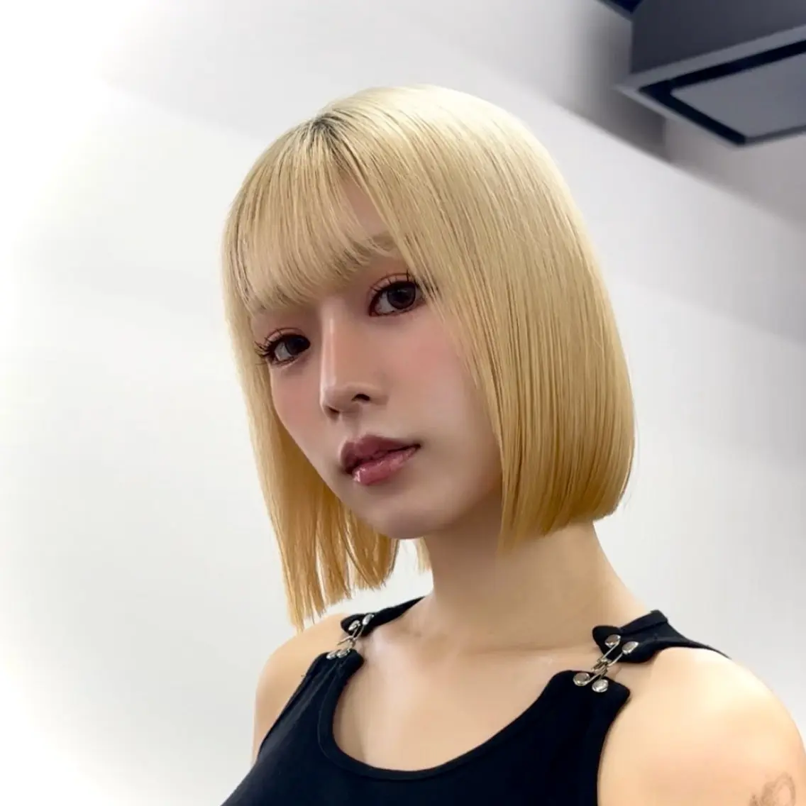 ショート RYU/レイヤー /透明感艶カラーのヘアスタイル