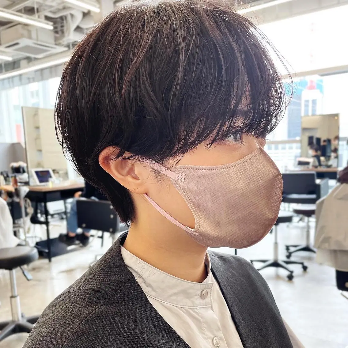 ショート カラー パーマ ラベンダーカラー ショートヘア カット ヘアカラー レイヤーカット/透 明感カラー/西田祐賀のヘアスタイル