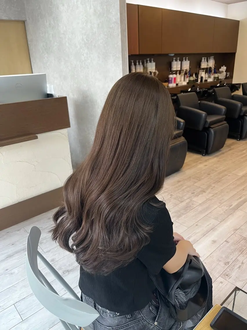 ロング カラー ベージュカラー ブリーチ ブリーチなしカラー オリーブベージュ カット ヘアカラー トリートメント 村田梨乃/ minim hairのヘアスタイル
