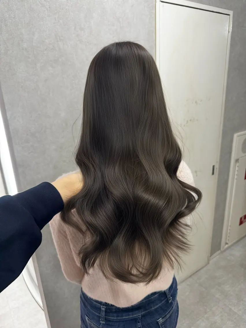 ロング カラー ベージュカラー ブリーチ ブラウンカラー ショコラブラウン ショコラグレージュ カット ヘアカラー トリートメント 赤み無し柔らかカラー 【梅田】madokaのヘアスタイル