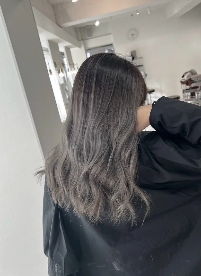 セミロング カラー バレイヤージュ グレージュ レイヤーカット 指名数No.1 /NAOYAのヘアスタイル
