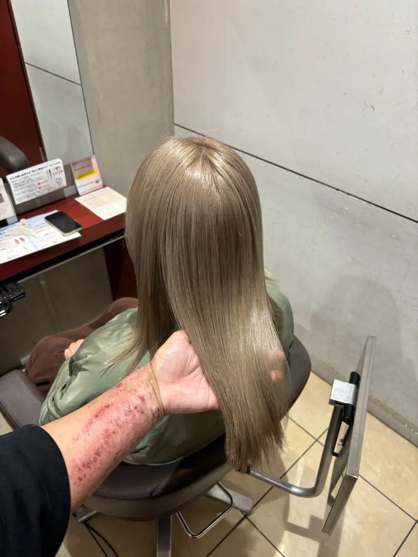 ミディアム カラー ベージュカラー ブリーチ ヘアカラー 坂本 優輝のヘアスタイル