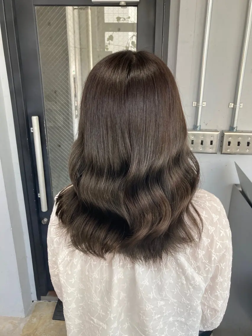 ミディアム 髪質改善 縮毛矯正 トリートメント 酸熱トリートメント カット ヘアカラー トリートメント 新井 広樹のヘアスタイル