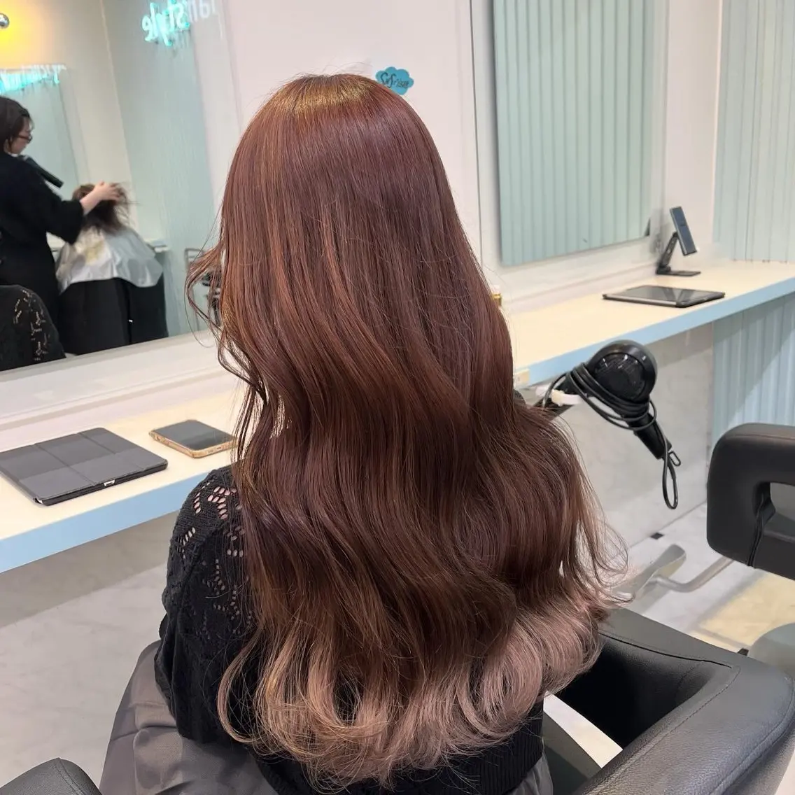 ロング カラー ヘアカラー ブリーチカラー 🩵MIZUKIのヘアスタイル