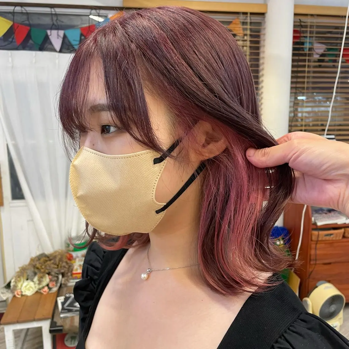 ミディアム カラー ブリーチ ケアブリーチ ダブルカラー インナーカラー ピンクカラー インナーカラー 推し ブリーチ 髪質改善のヘアスタイル