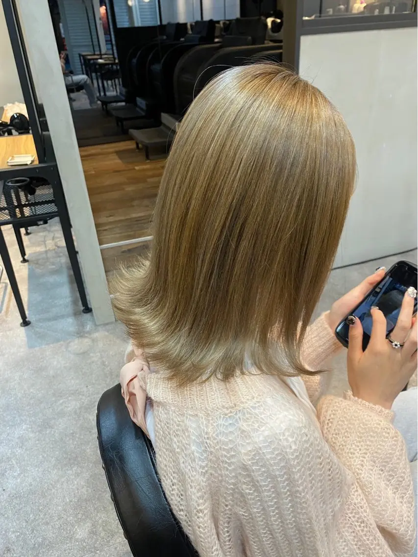 【ハイトーンカラー必見】潤い艶カラー+ブリーチ+ベースボンドTrの写真