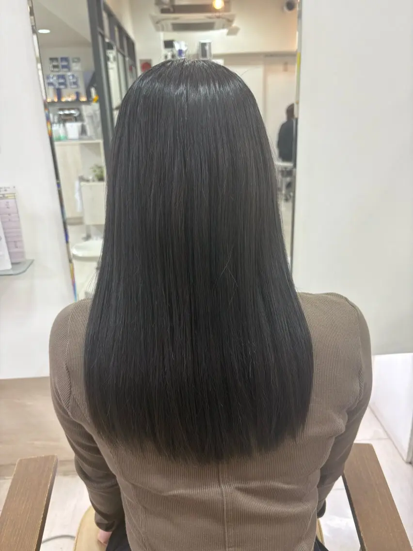 カラー 栗田 優月のヘアスタイル