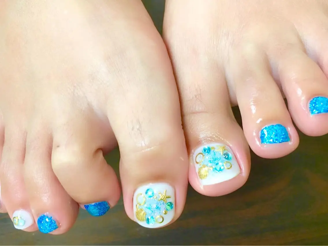 ネイル チークネイル フットネイル 夏ネイル clover nailのネイルデザイン
