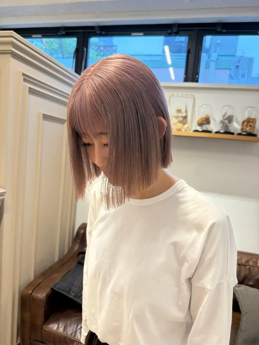 ショート カラー ミルクティー× グレージュMOMOのヘアスタイル