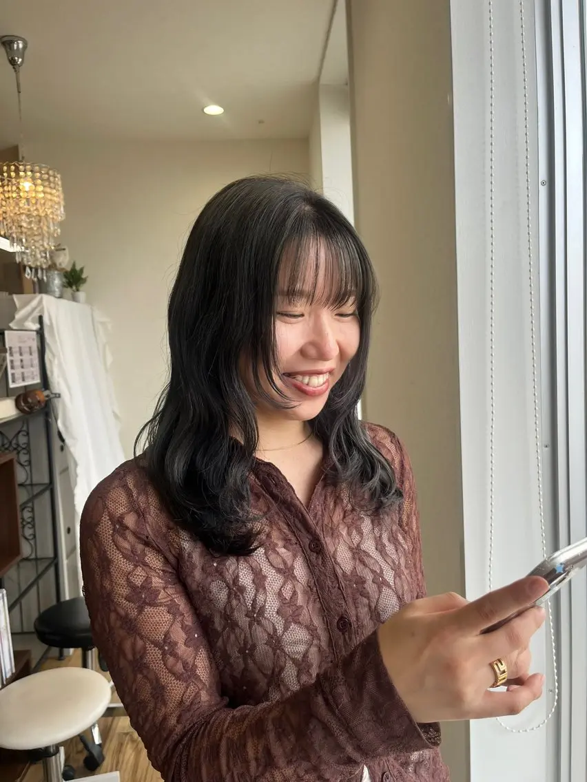 ミディアム カット 喜屋武 美月のヘアスタイル