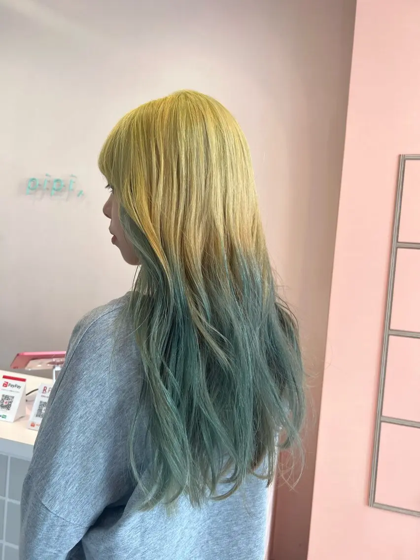 ロング カラー ブリーチ イエローカラー mizuki ,のヘアスタイル