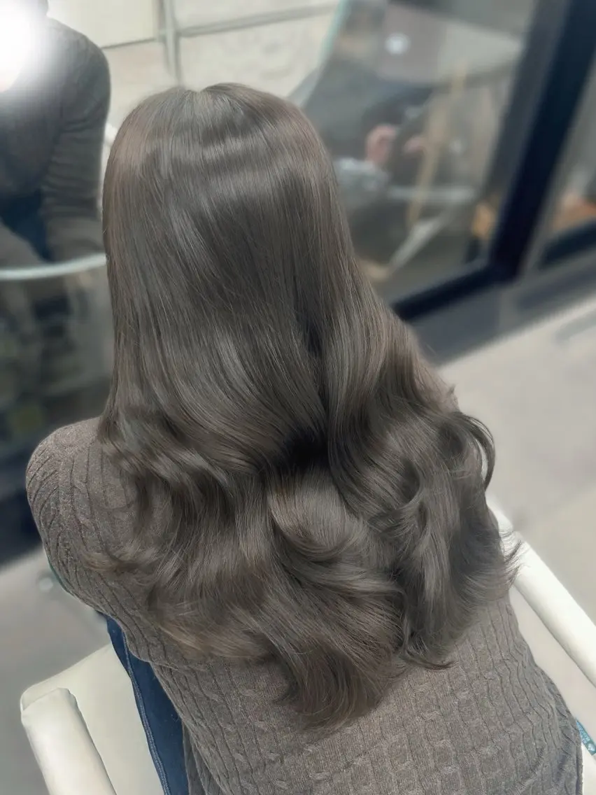 ロング カラー グレージュ オリーブグレージュ オリーブグレー ヘアカラー トリートメント すがぷぅＩ透明感 赤み消しカラーのヘアスタイル