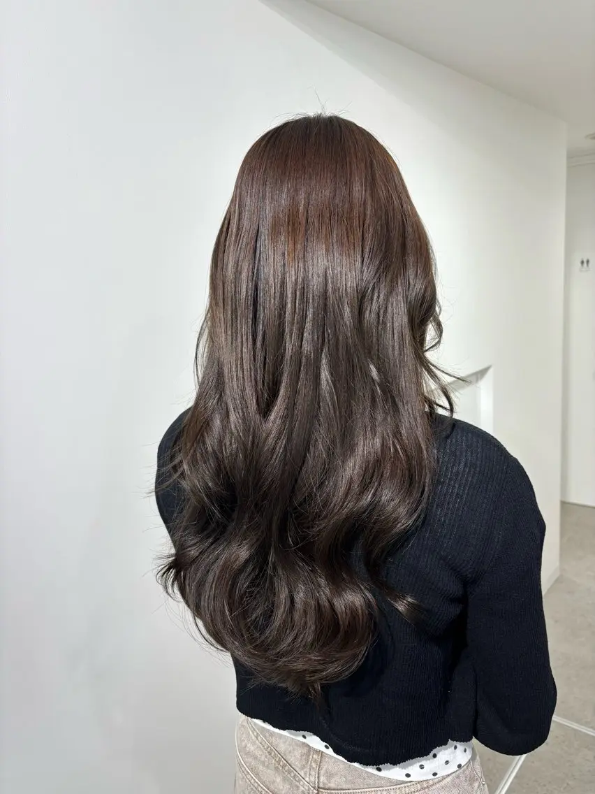 ロング カラー 韓国レイヤー透明感 艶カラー美髪縮毛矯正のヘアスタイル