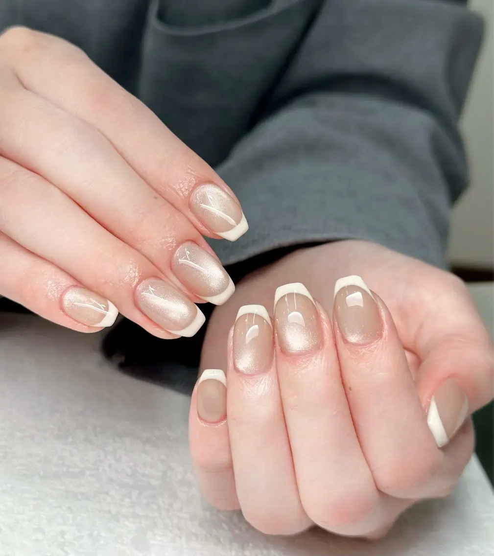 ネイル オーロラネイル ブルー チークネイル フレンチネイル グラデーション RIN NAILS ᥫ᭡Migusaのネイルデザイン