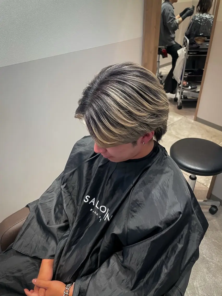 カラー メンズ メンズバレイヤージュ メンズハイライト バレイヤージュ ハイライトカラー カット ヘアカラー 飽田 優人のヘアスタイル