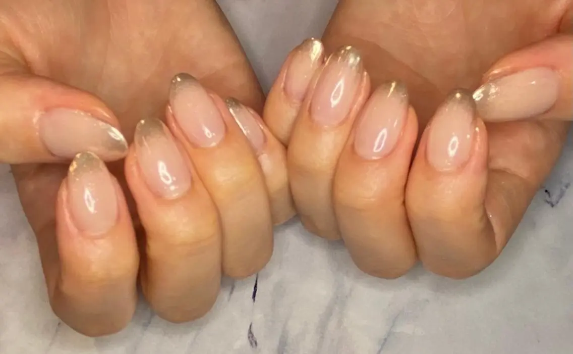 ネイル グラデーション ミラーネイル Lino+ ネイル&よもぎ蒸しのネイルデザイン