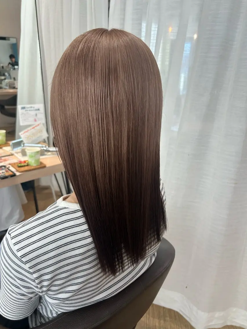 セミロング カット ヘアカラー 砂野 真璃奈のヘアスタイル