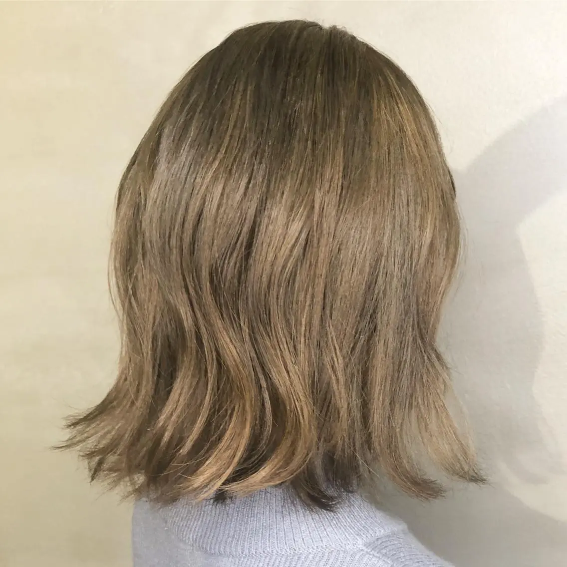 ミディアム カラー ベージュカラー ブリーチ 外国人風カラー カット ヘアカラー トリートメント くまがい みゆ【edge.】のヘアスタイル