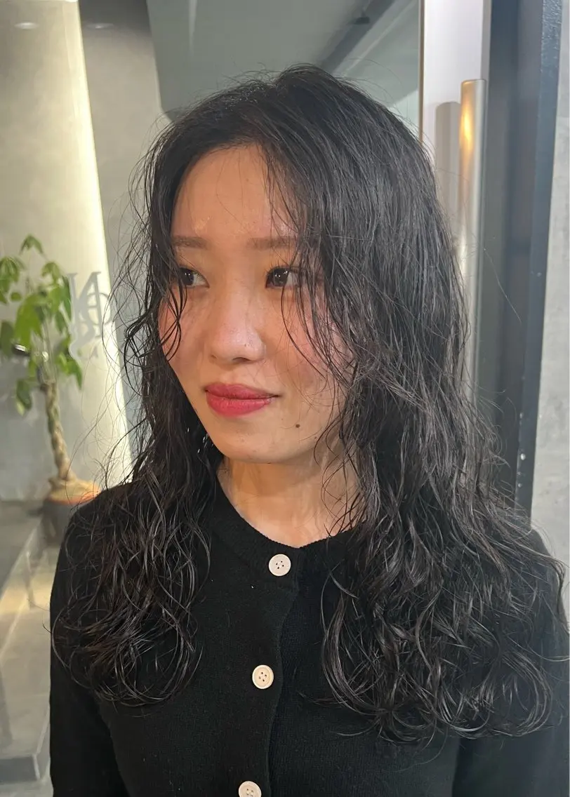 カット＋ふんわりニュアンスパーマ(ロング)の写真