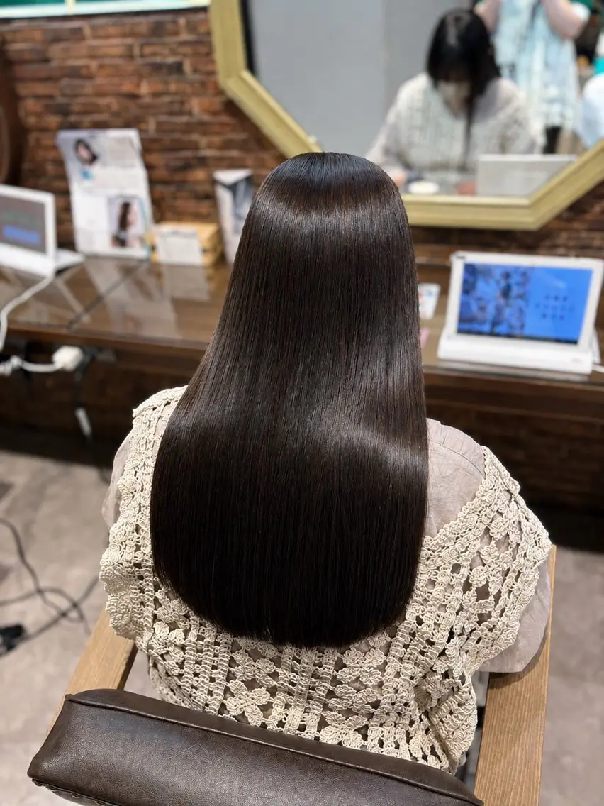 ロング 山本 温菜のヘアスタイル