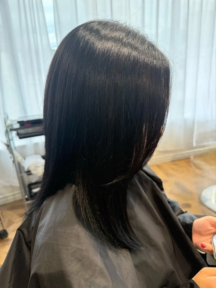 ミディアム カラー 吉池 理紗のヘアスタイル