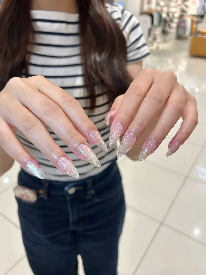 ネイル フラッシュネイル フラッシュマグ キラキラネイル ハンドネイル 🎀miyake ｜nailのネイルデザイン