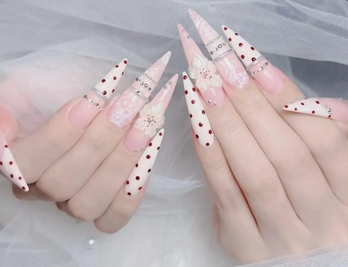 ネイル アートネイル ボルドー フレンチネイル ジェルネイル 氷ネイル・うるうるネイル ハンドネイル Julie Nail Hinのネイルデザイン