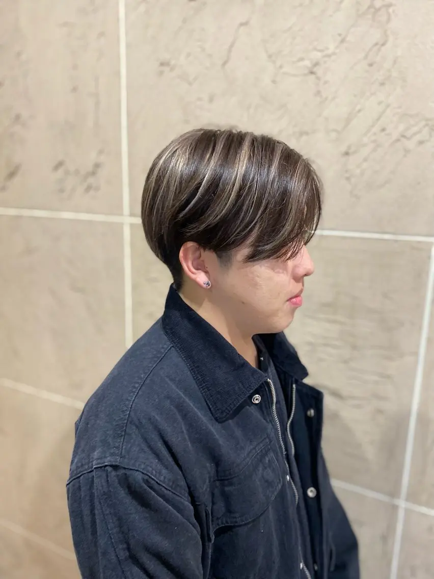 ショート カラー メンズ メンズハイライト グレージュ ハイライトカラー ハイライト 伊藤 裕也のヘアスタイル