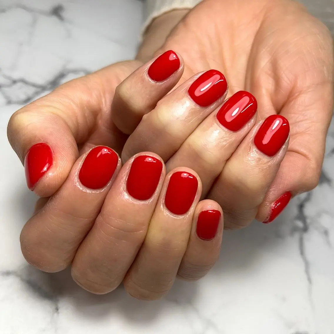 ネイル ジェルネイル ワンカラーネイル パラジェル 赤色 ショートネイル ハンドネイル NAIL NOWのネイルデザイン