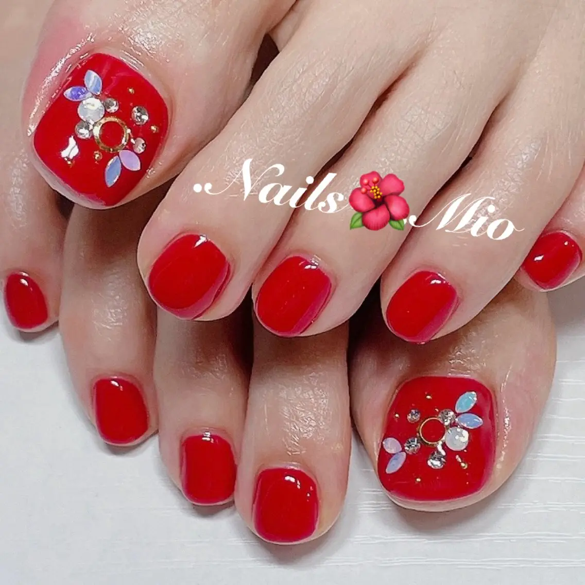 ネイル アートネイル フットネイル ジェルネイル ワンカラーネイル 赤色 .Nails Mio 赤羽西ネイルサロンのネイルデザイン
