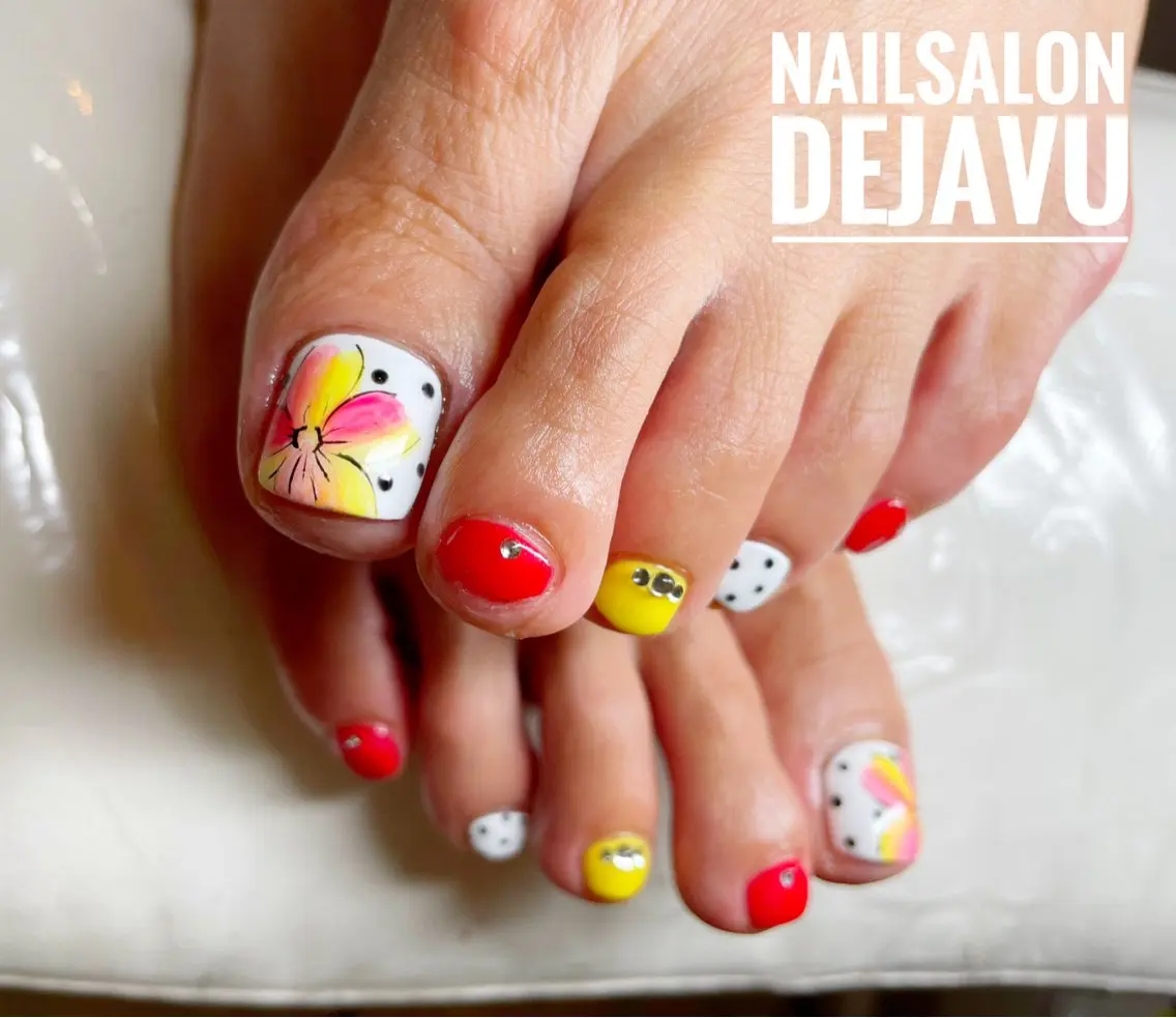ネイル フラワーネイル フットネイル 持ち込み ハンドネイル Nailsalon Dejavuのネイルデザイン