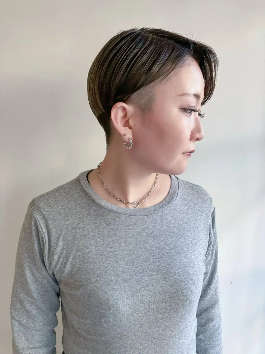 ショート カラー ハンサムショート アディクシーカラー ブリーチ ショートヘア カット ヘアカラー 川間 将彦のヘアスタイル