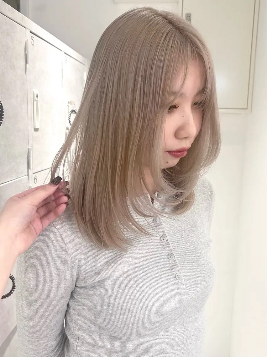 ミディアム カラー Nana/透けカラー ×似合わせカットのヘアスタイル