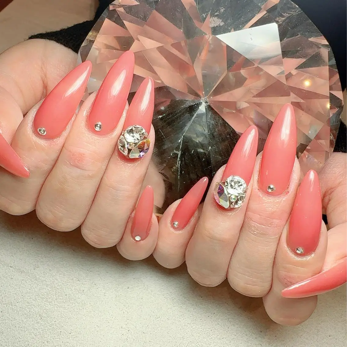 ネイル ロングネイル ストーンネイル ハンドネイル EMU NAILのネイルデザイン