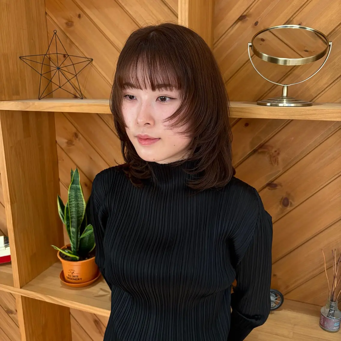 ミディアム 顔周りカット レイヤーカット カット ヘアカラー トリートメント 中野 莉子のマツエク・マツパデザイン