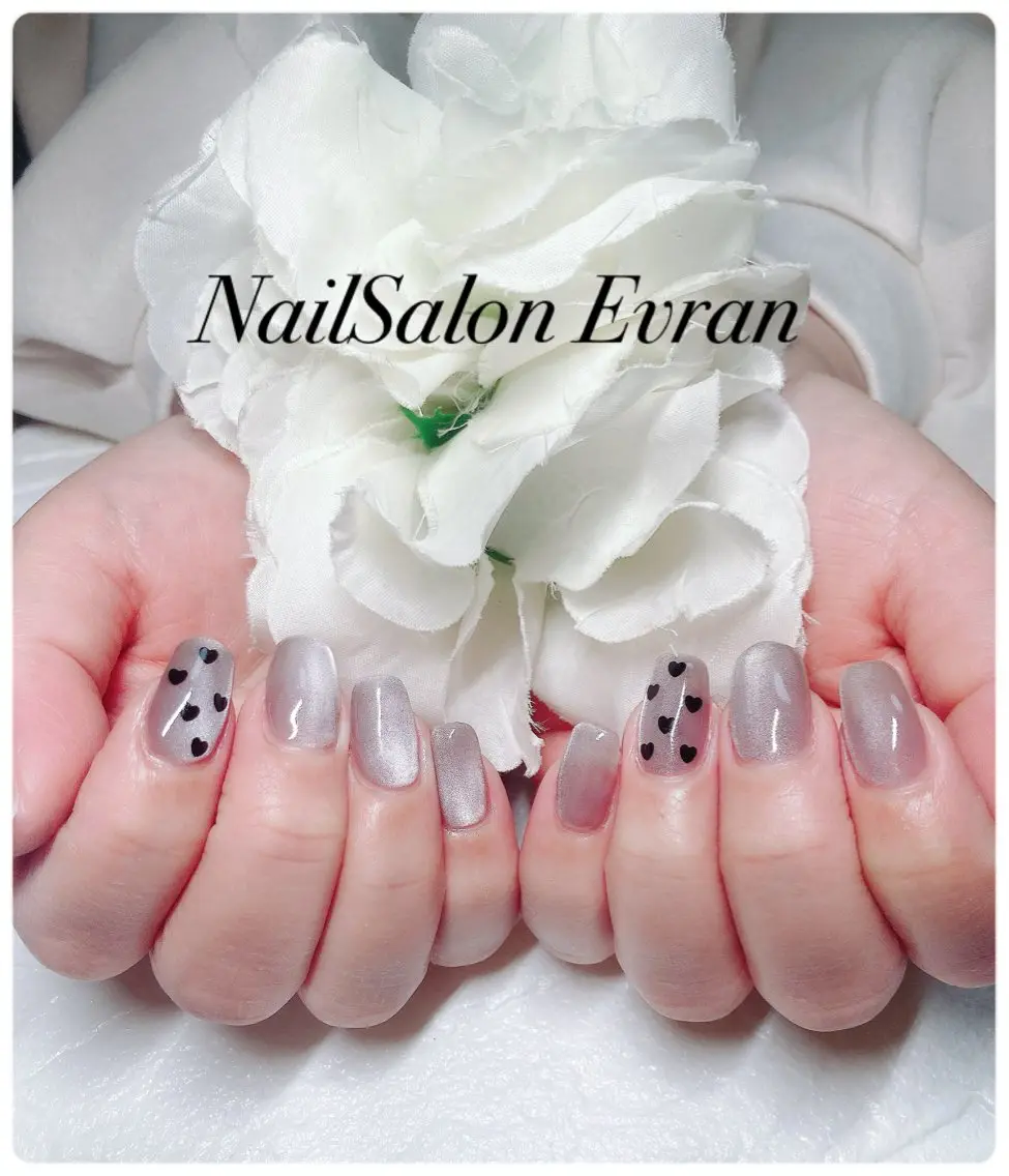 ネイル アートネイル フレンチネイル マグネットネイル 持ち込み ニュアンスネイル ハンドネイル Nail salon Evranのネイルデザイン