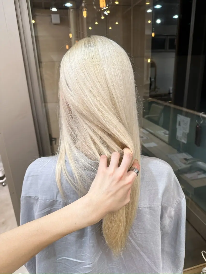 ロング カラー ヘアカラー ハイトーンレイヤー 顔まわりSOTAのヘアスタイル