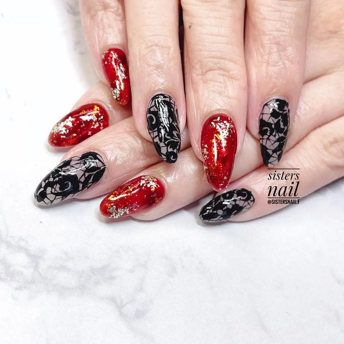 ネイル アートネイル べっ甲ネイル レース 赤色 sisters nail.fのネイルデザイン