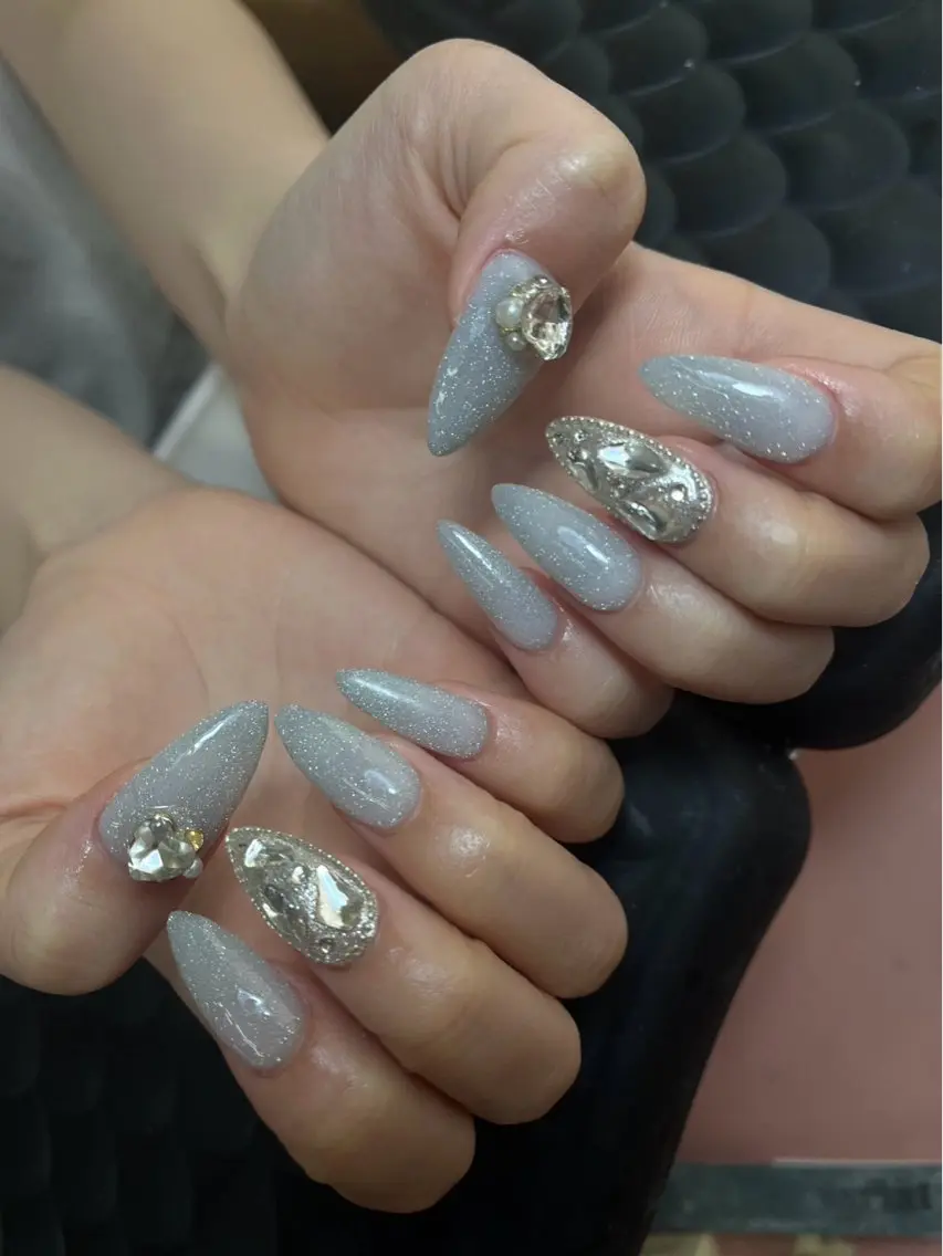 ネイル チークネイル 長さ出し フットネイル ジェルネイル 卒業式 𝓐𝓷𝓻𝓲 XiinhNailのネイルデザイン